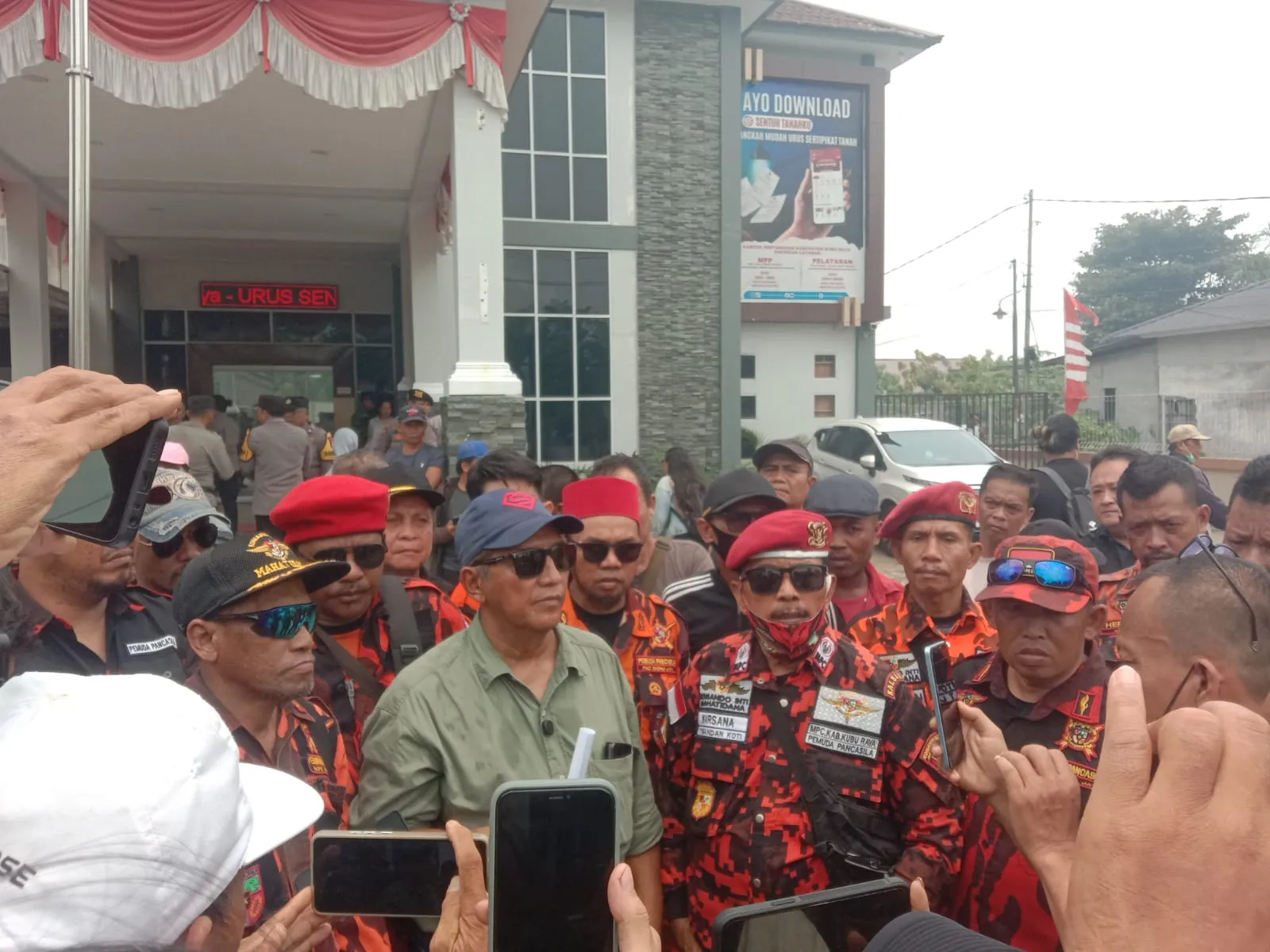 Kembali Warga Parit Seribu Didampingi Pemuda Pancasila Kubu Raya Demo Di BPN Kubu Raya