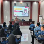 Satbinmas Polres Pasuruan Jadi Pembina Upacara di SMKN Rembang, Tanamkan Disiplin dan Jauhi Kenakalan Remaja.