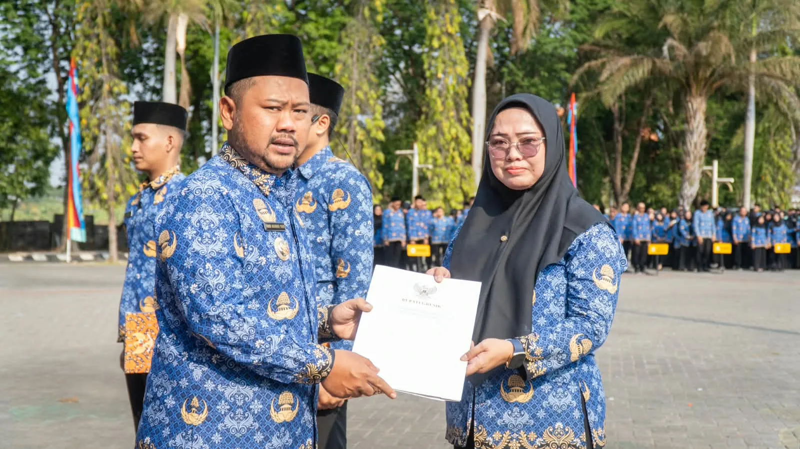 Peringatan HUT ke-81 Provinsi Jawa Timur Dirangkai dengan Penyerahan SK PPPK Paruh Waktu, Bupati Gresik Tekankan Kinerja dan Pelayanan Publik