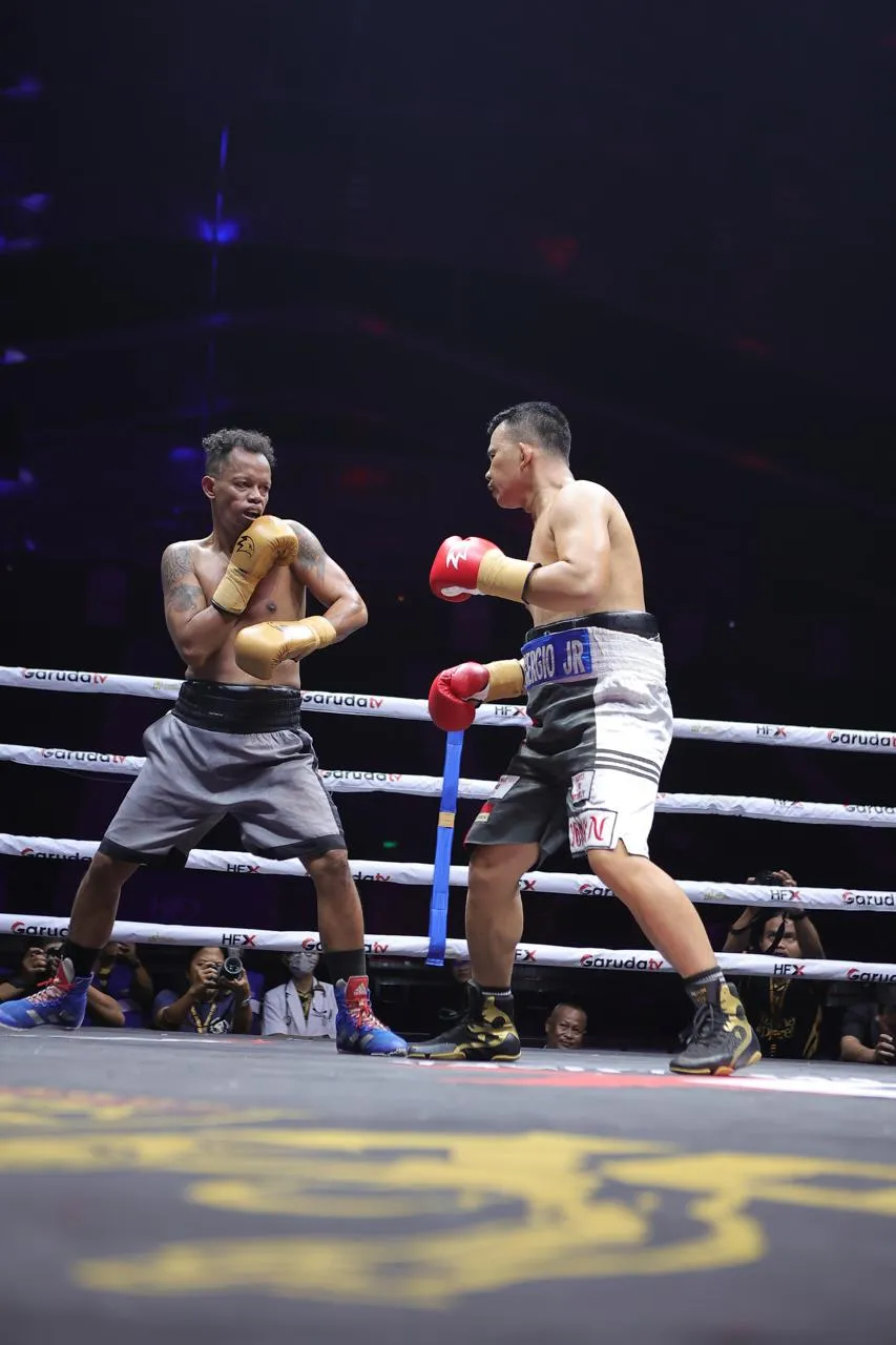 TKO Ronde Kedua! IPDA YOHANES S. YORDAN Rebut Sabuk Emas Kapolda Kalbar DI Ajang Tinju Internasional “Back To Champion