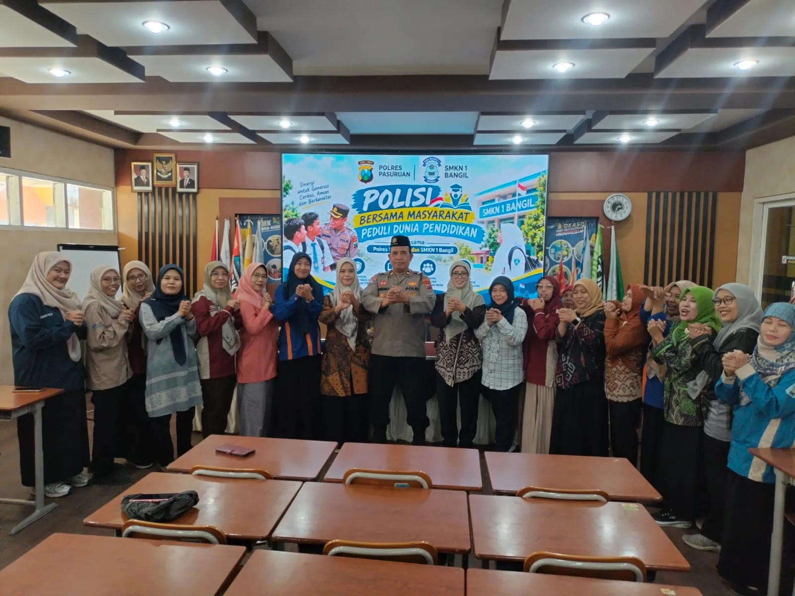 Perkuat Karakter Pelajar dan Cegah Kenakalan Remaja, Satbinmas Polres Pasuruan Berikan Pembinaan kepada Guru SMKN 1 Bangil