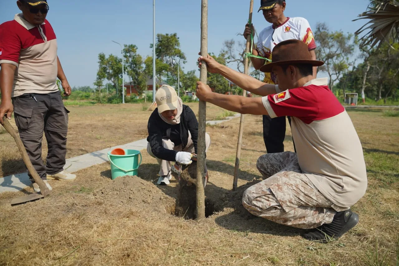 Dukung Indonesia ASRI, Pemuda Kota Mojokerto Gelar Green Action di Taman Bahari Mojopahit