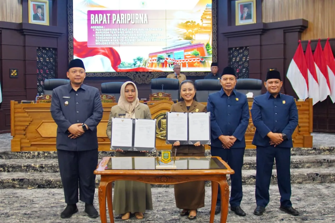 Wali Kota Mojokerto Sampaikan Nota Keuangan APBD 2027 dan Pendapat Akhir atas 13 Raperda