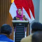 Buka Konsultasi Publik, Ning Ita Ajak Masyarakat Awasi Kinerja Pemerintah Daerah