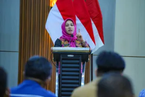 Buka Konsultasi Publik, Ning Ita Ajak Masyarakat Awasi Kinerja Pemerintah Daerah