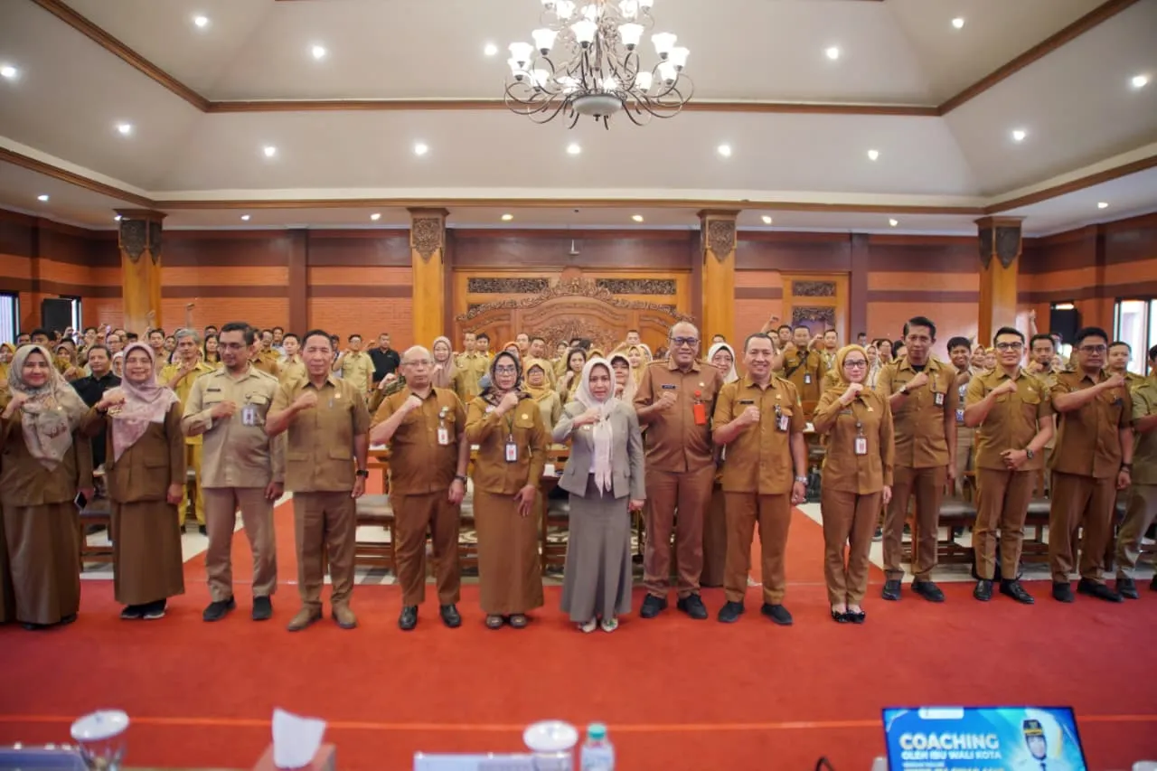 Bukan Sekadar Slogan, Ning Ita Minta ASN Implementasikan BerAKHLAK dalam Pelayanan