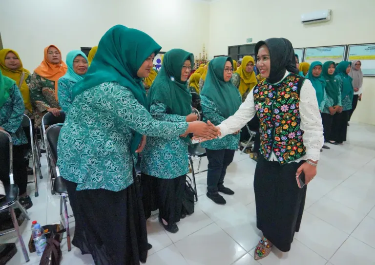 Ning Ita Minta Pelaporan Posyandu 6 SPM Tertib