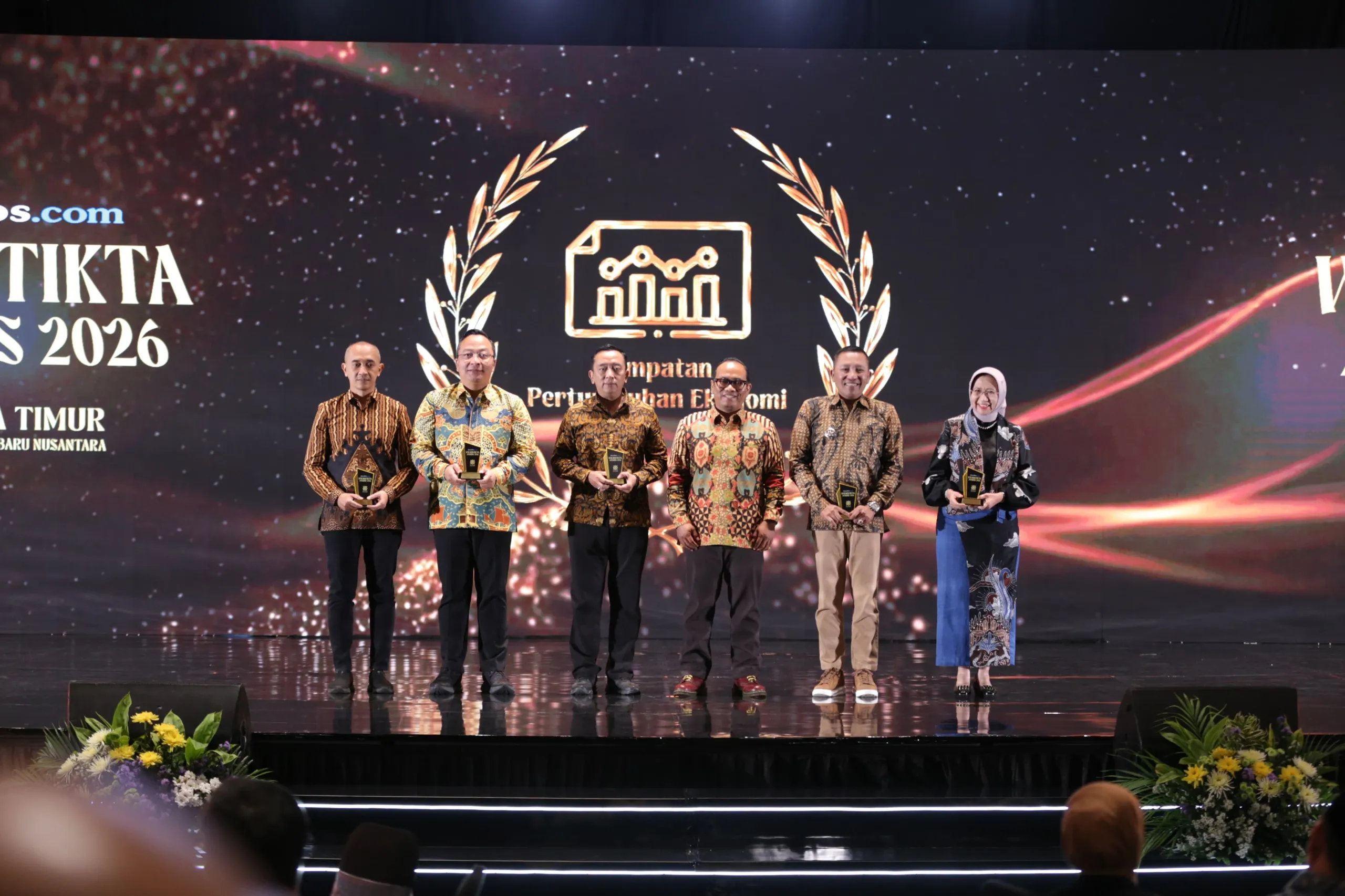 Kabupaten Gresik Boyong Dua Penghargaan di Ajang Wilwatikta Awards Kategori Lompatan Pertumbuhan Ekonomi dan Daya Tarik Investasi