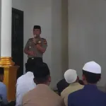 Ingatkan Bahaya Judi Online dan Narkoba, Wakapolres Kubu Raya Sapa Jemaah Masjid