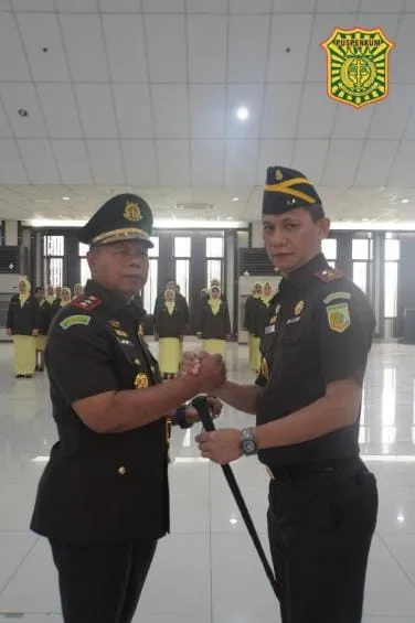 Kajati Kalbar Lantik EFRIVEL Sebagai Kepala Kejaksaan Negeri SAMBAS, Tekankan Integritas Dan Penegakan Hukum Di Wilayah Perbatasan
