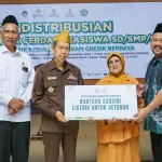 Pemkab Gresik Bersama Baznas Salurkan Bantuan Pendidikan dan Pemberdayaan