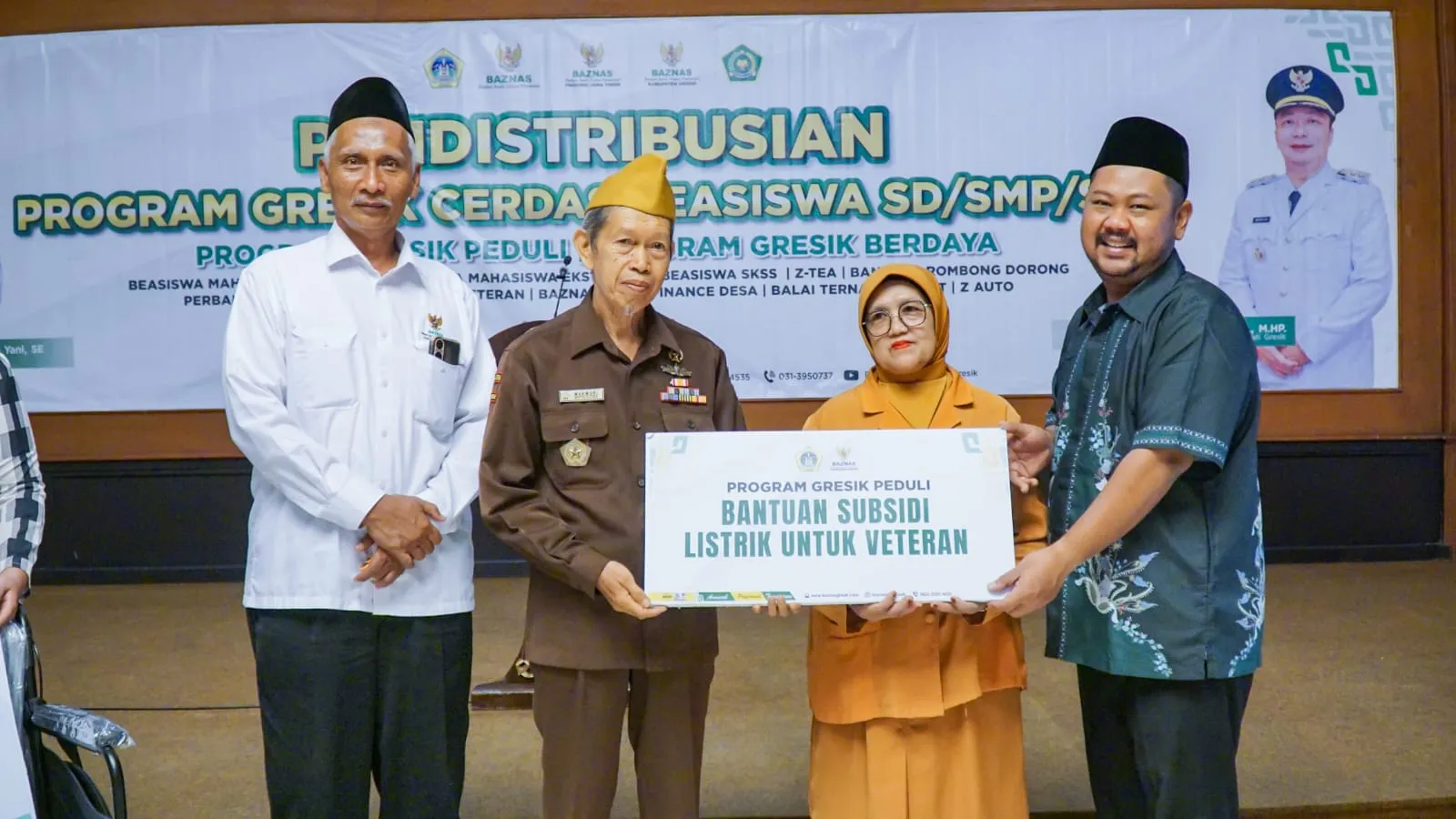 Pemkab Gresik Bersama Baznas Salurkan Bantuan Pendidikan dan Pemberdayaan