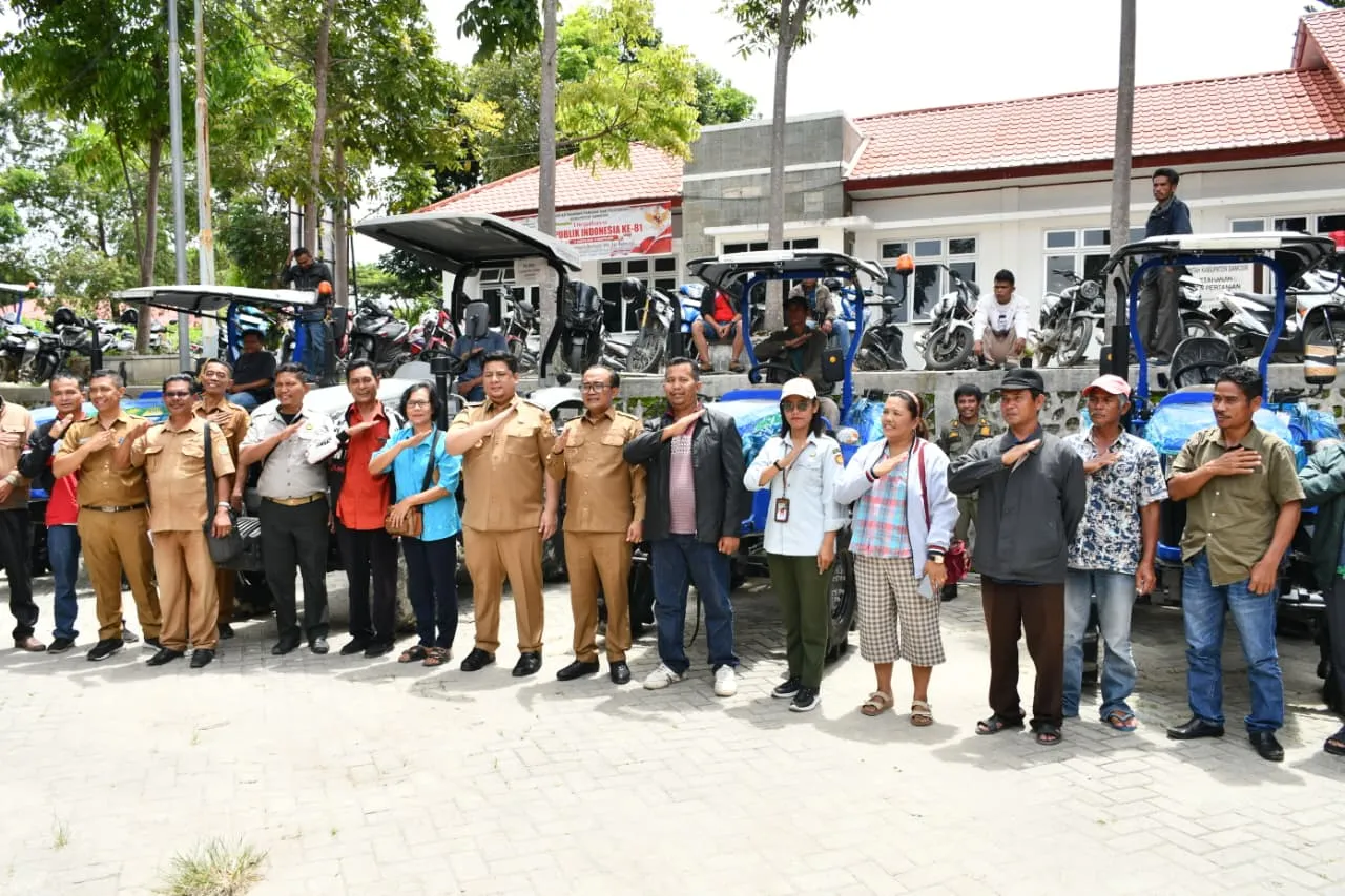 Pemkab Samosir Bagikan Alsintan kepada 51 Poktan,