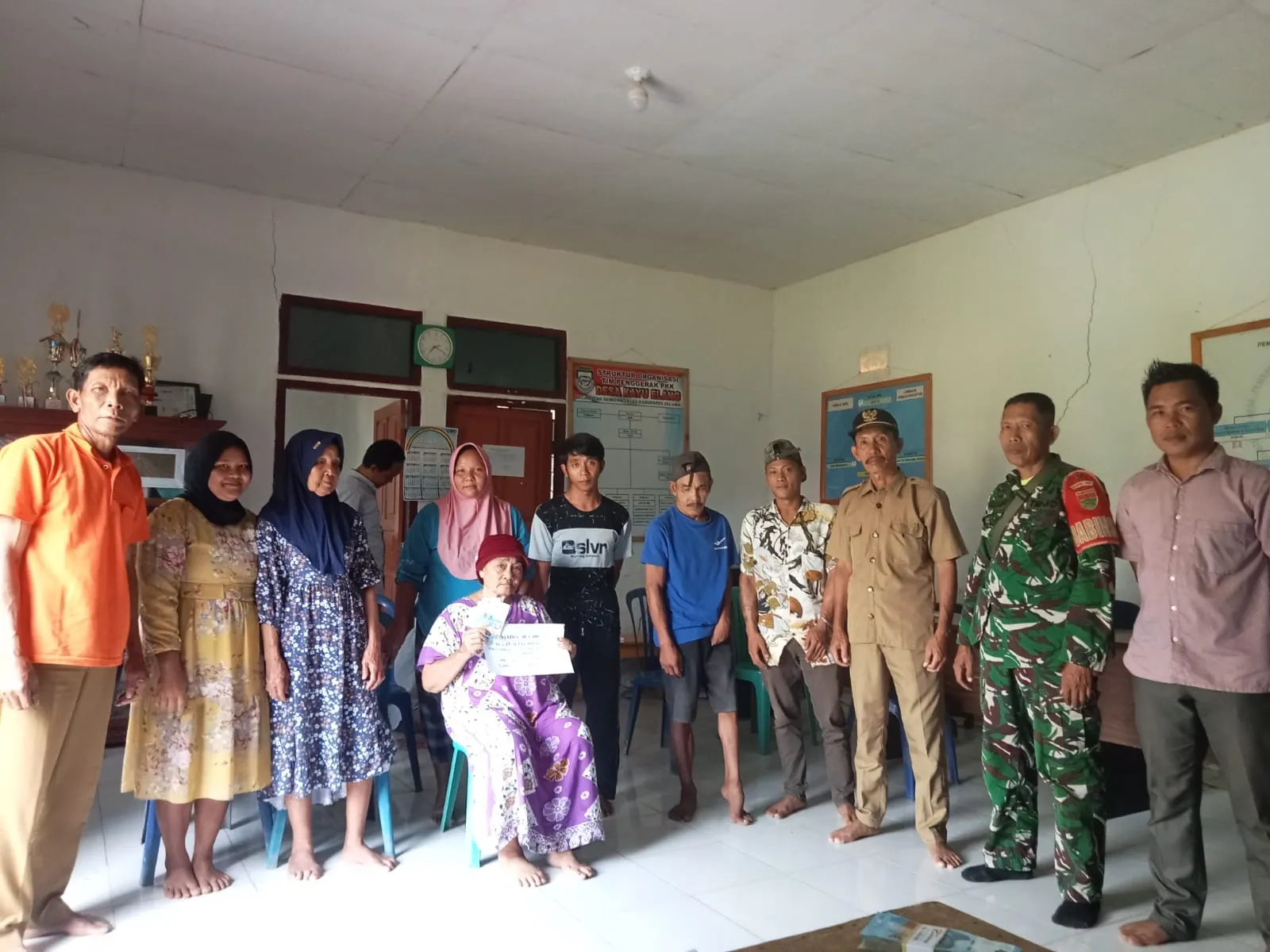 Tepat sasaran pemdes Kayu Elang kembali salurkan BLT DD Bulan September dan Oktober