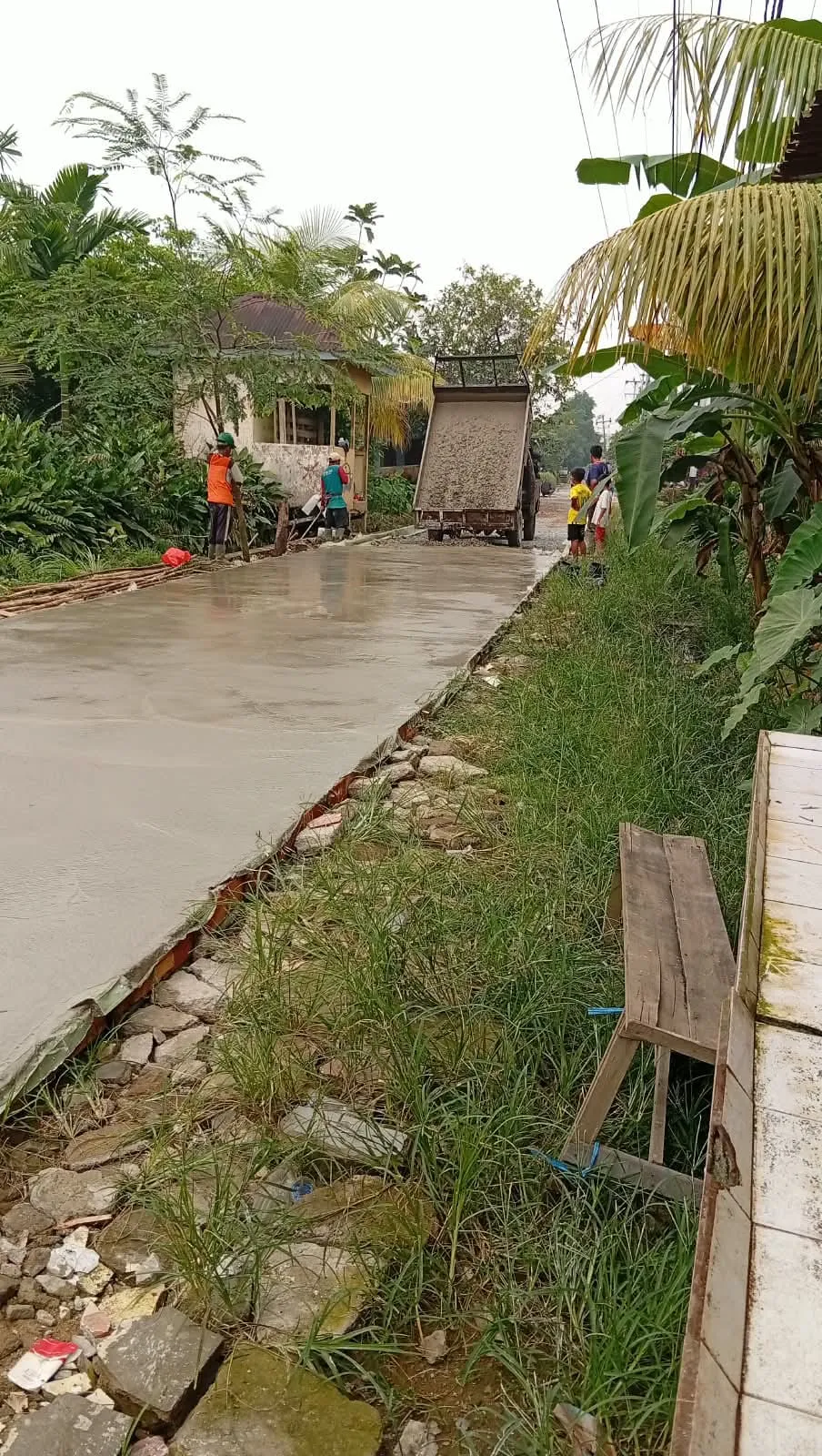 Warga RT 07/ RW 07 Komplek Korpri Mendapat Suntikan Pembangunan Rabat Beton