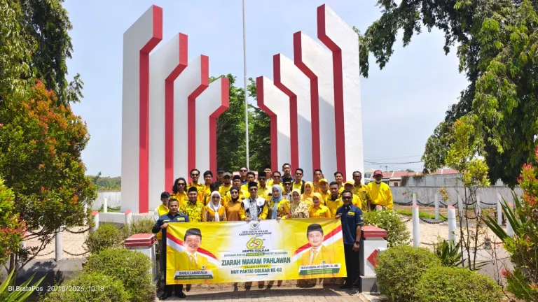 HUT ke-62 Golkar, Oka Mahendra Pimpin Ziarah ke Makam Pahlawan di Probolinggo